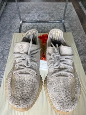 Yeezy Boost 350 V2 Butter trainers #sneakers #yeezy. Fits female size 7